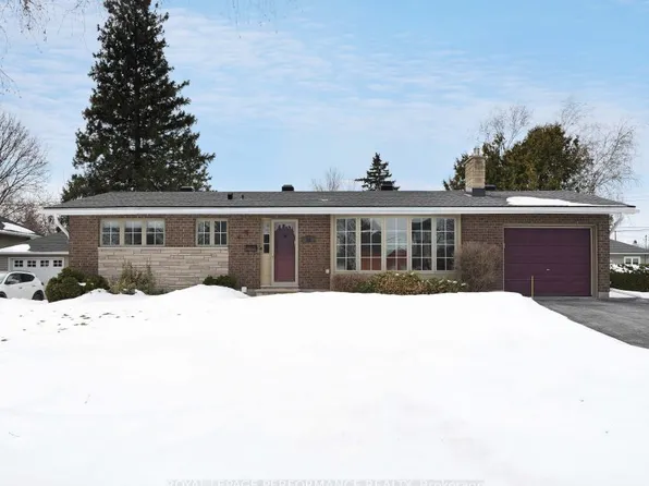 12 Willeth Ave, Ottawa, ON K2E 5C1