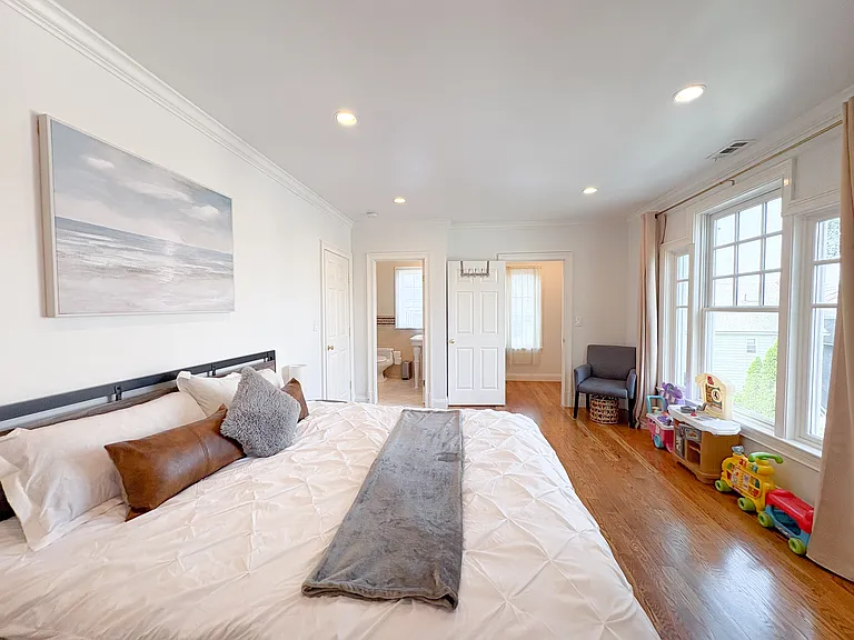 87 Stephen St #1C — Photo 53