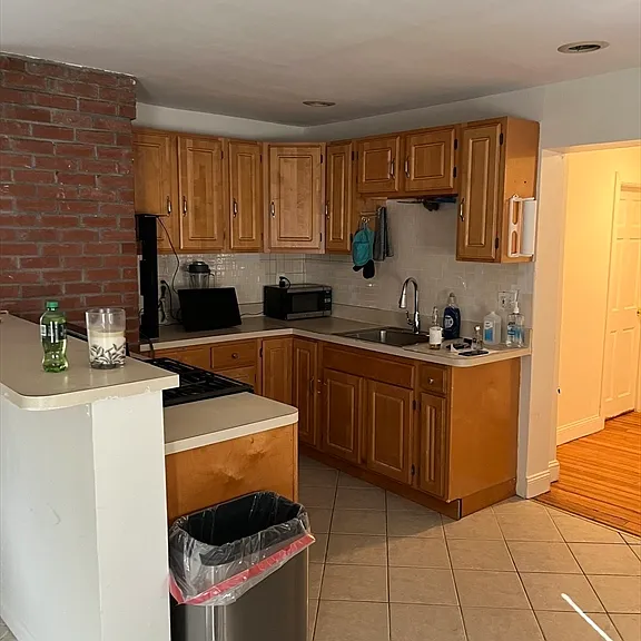 81 Thornton St #3 — Photo 4