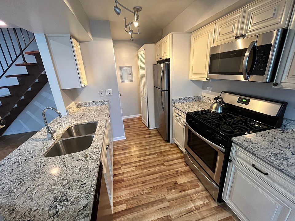 1st image of 1063 Cove Dr Unit 140-C