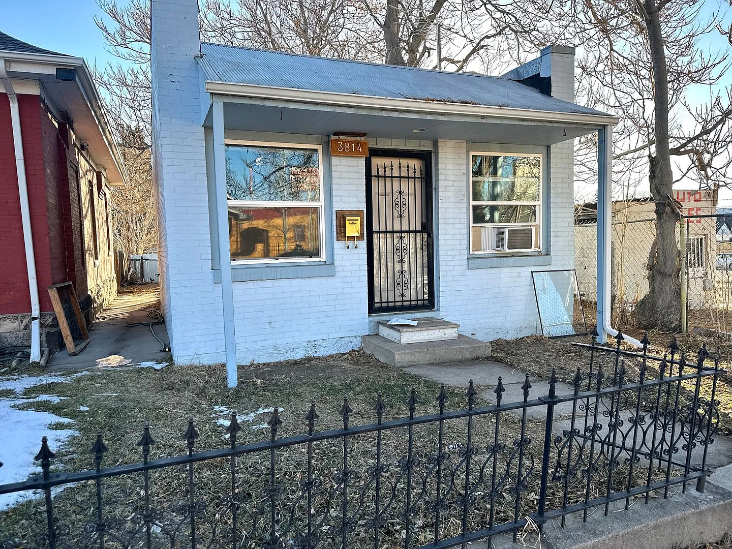 Charming One Bedroom Home in Sunnyside! — Photo 2