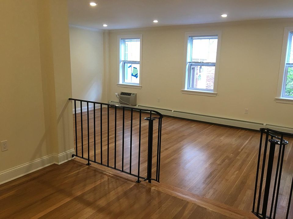 2nd image of 51 Auburn St #4