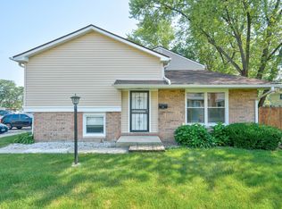 166 Williamsburg Rd, Country Club Hills, IL 60478