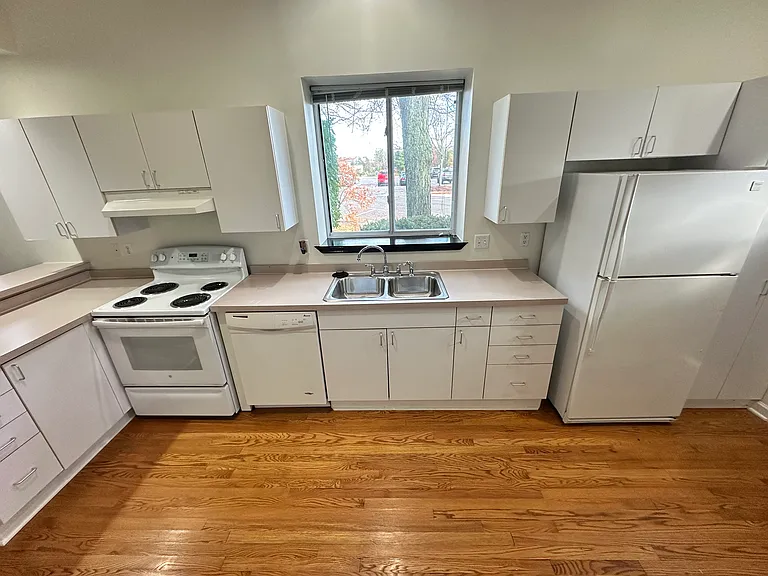 306 S Oak St #A — Photo 5