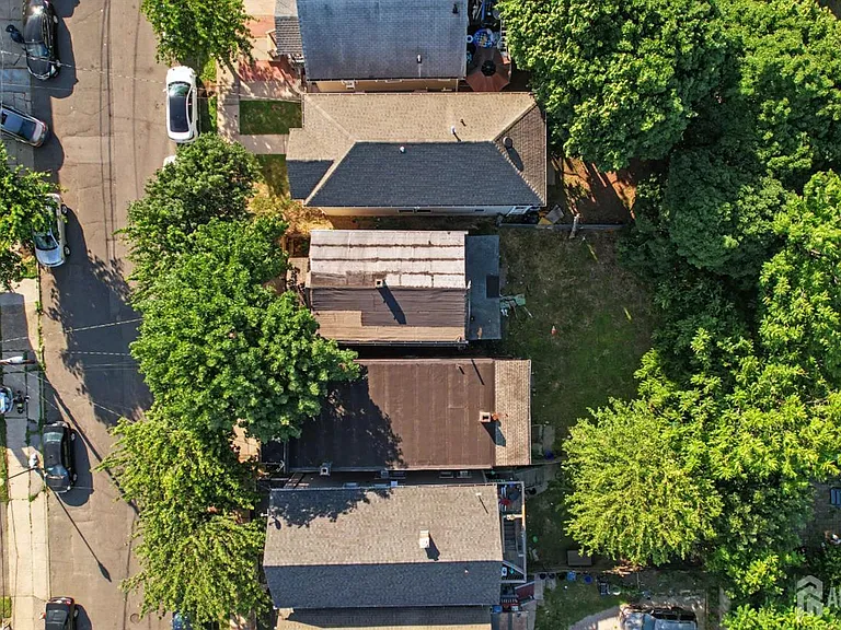 181 Hale St — Photo 34