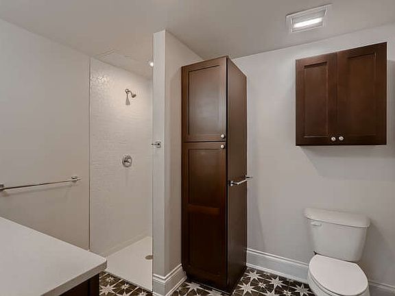 4th image of 306 S Washington Ave #303