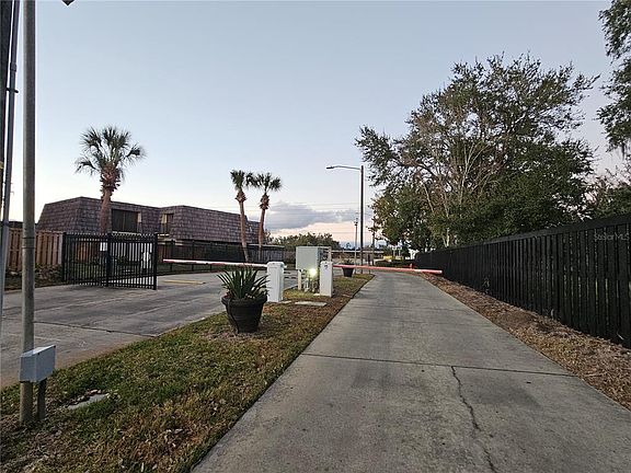 4th image of 2927 Tangerine Ct
