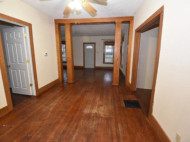 1327 Corby Blvd — Photo 4