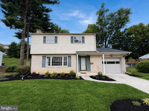 904 W Foxcroft Dr, Camp Hill, PA 17011