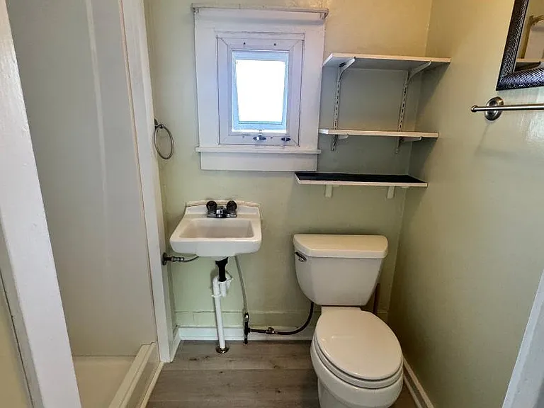 301 Elliott Ave — Photo 8