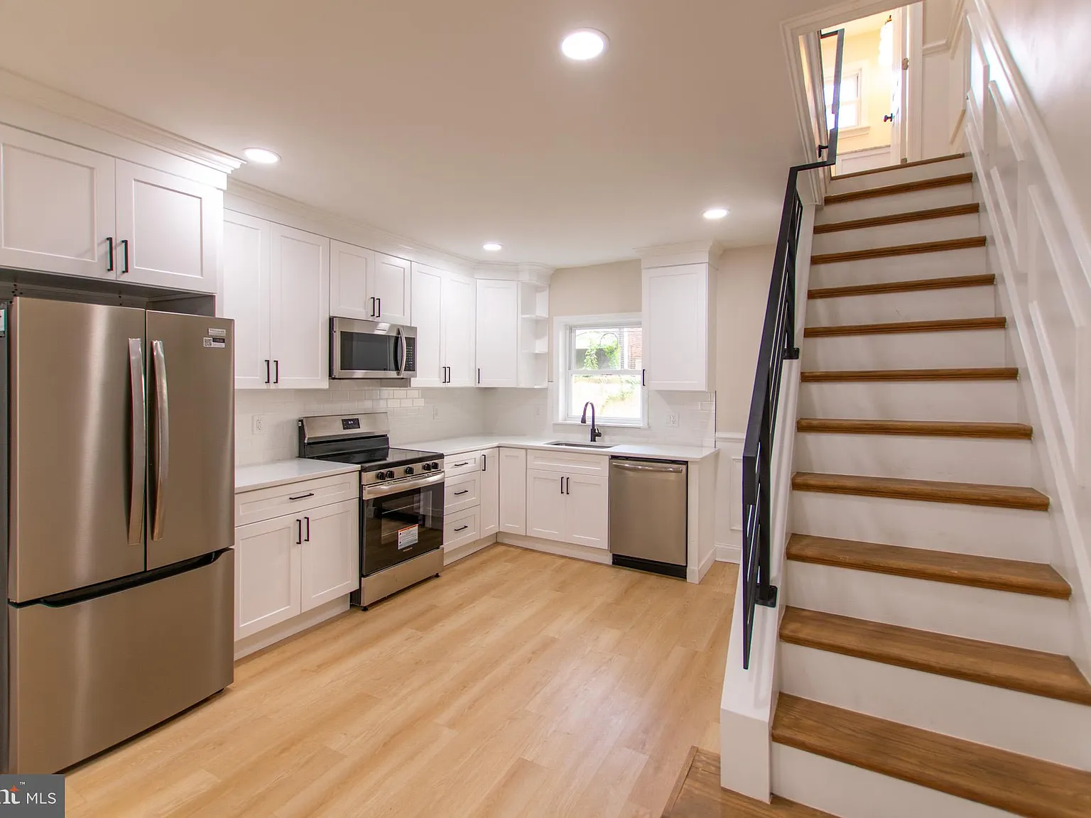 2 bed, 1.0 bath, 1000 sqft, $1,750 — Photo 4