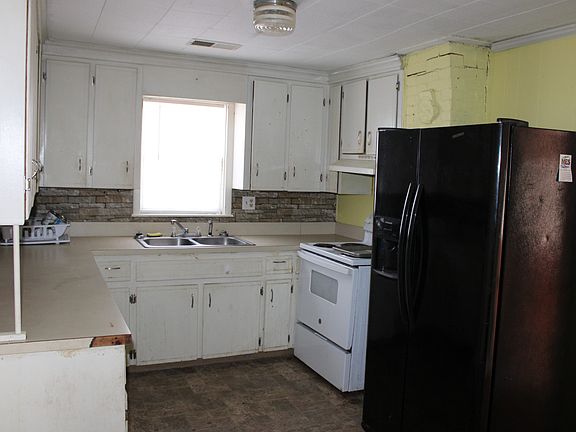 4th image of 216 Edison St