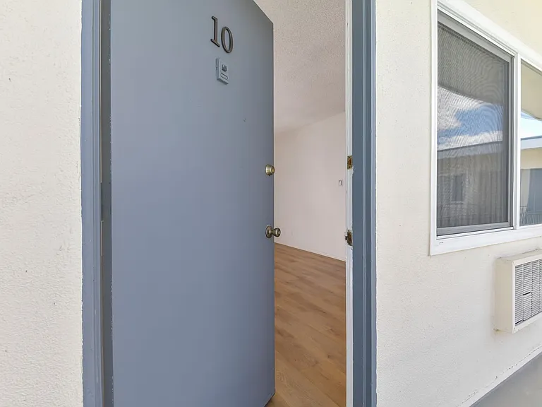 657 Milford St — Photo 2