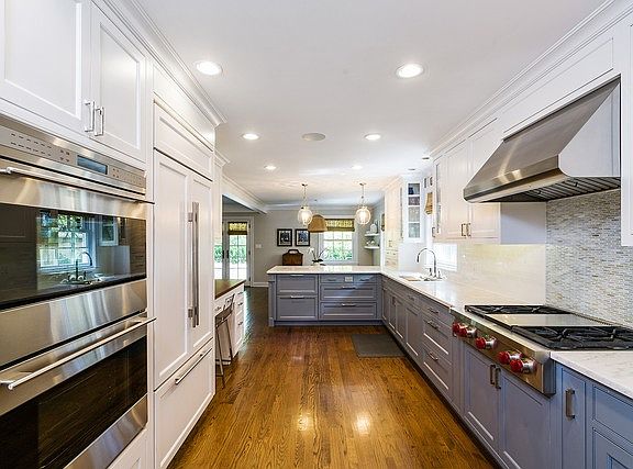 4th image of 2323 Kenilworth Ave