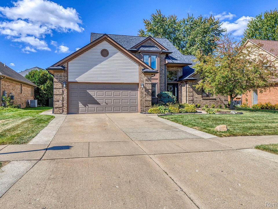 1st image of 51541 Pinewood Dr