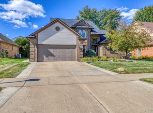 51541 Pinewood Dr, Macomb, MI 48042