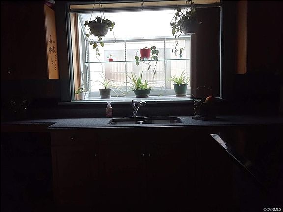 5th image of 2010 Farrand St