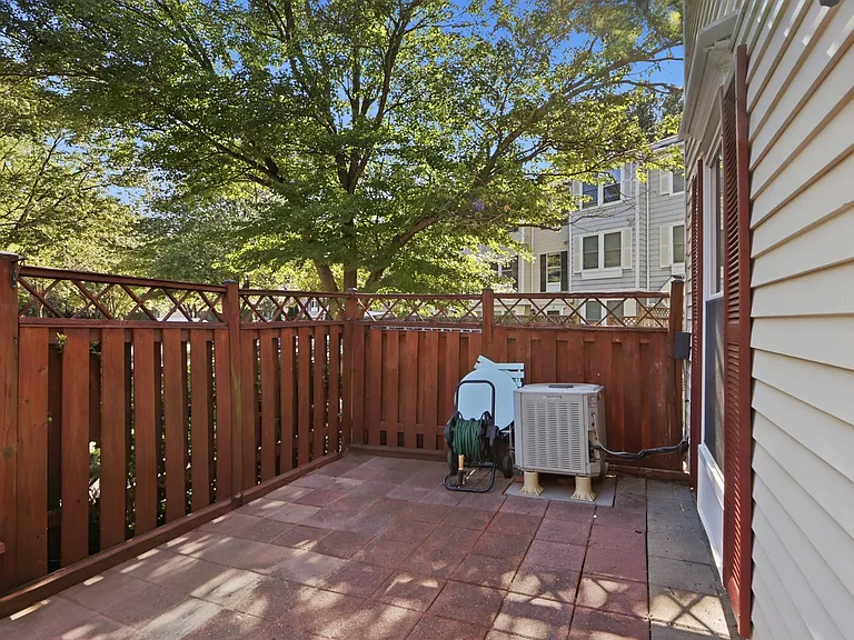 40 Whitechurch Ct — Photo 22