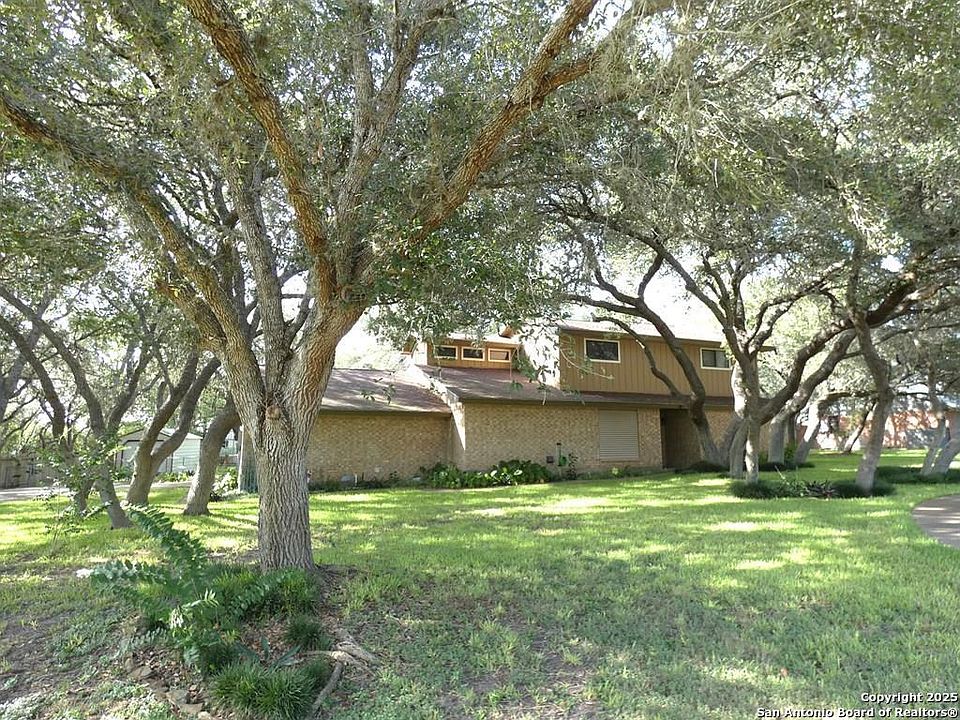 1st image of 10 Windridge Drive