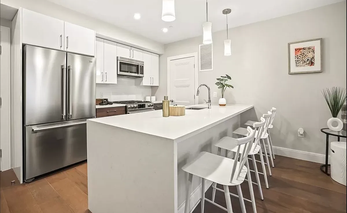 Building Photo - 425 Lagrange St #210