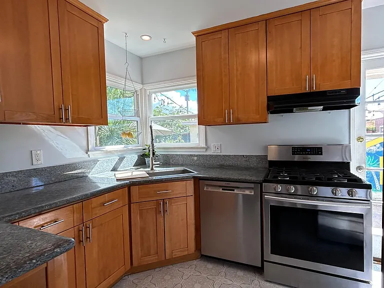 2190 Oregon Ave — Photo 23