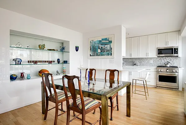 Sold by Compass | media 21