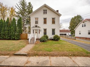 8 Wright St, Easthampton, MA 01027