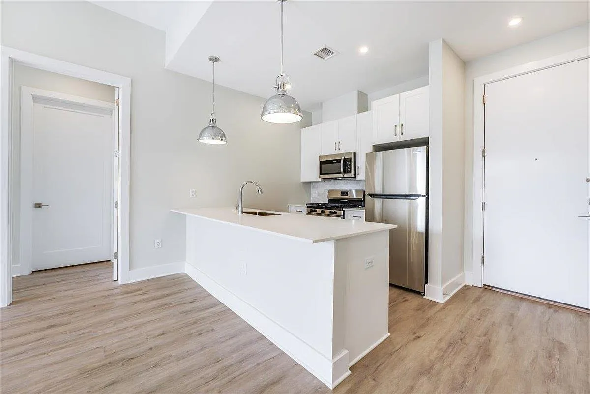 2 bed, 2.0 bath, 1211 sqft, $3,750 — Photo 4
