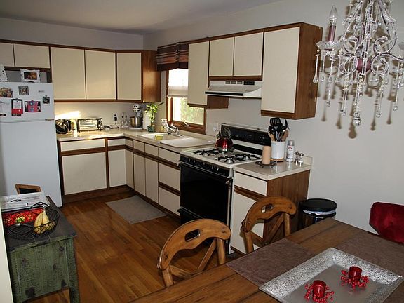 3rd image of 65 W Castor Pl Floor 2