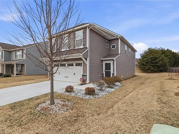 3rd image of 849 Bitting Hall Dr