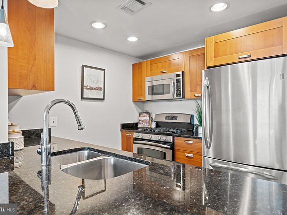 4th image of 2451 Midtown Ave #1123