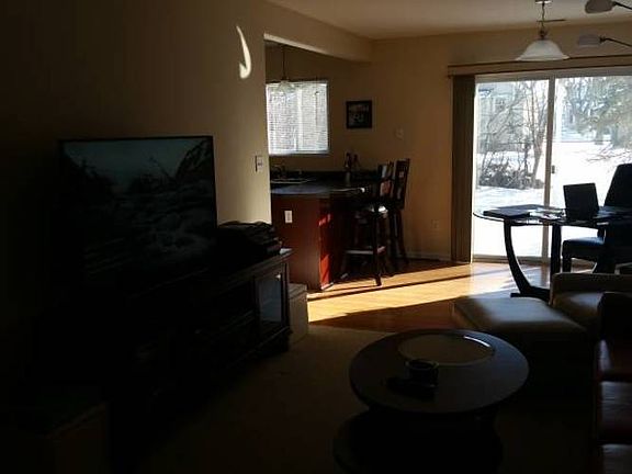 3rd image of 893 Beacon Dr