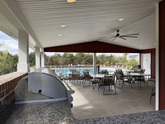 3rd image of 3113 Dominion Dr