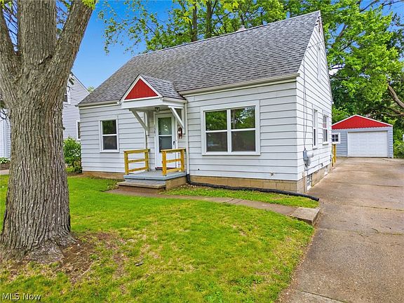 3rd image of 1381 Greenwood Ave