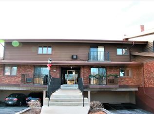 3935 S 84th St APT 6, Greenfield, WI 53228
