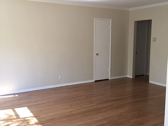 5th image of 11617 Gorham Ave APT 06