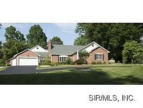 111 Country Club Pl photo 1