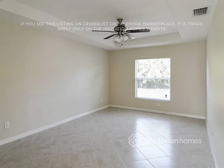 261 NE Granduer Ave — Photo 8