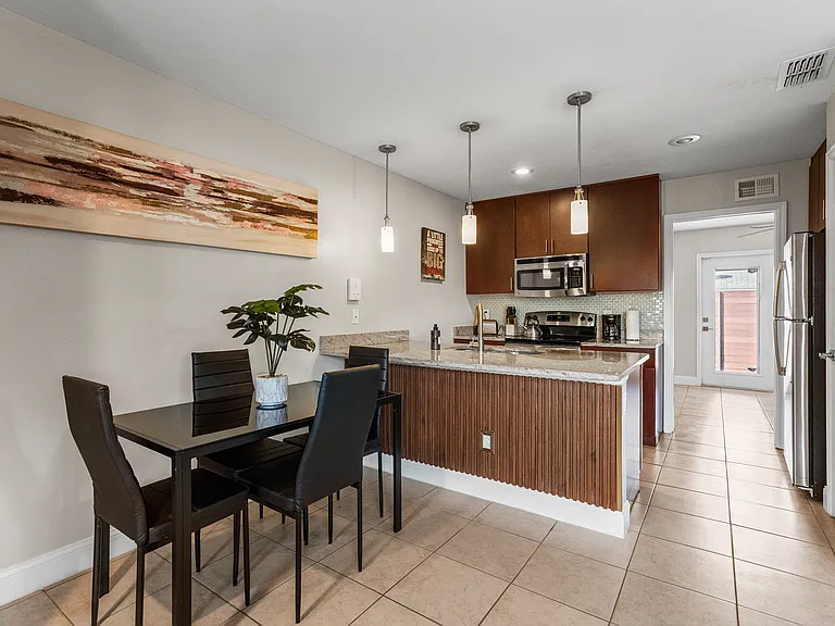 202 N Fremont Ave — Photo 9