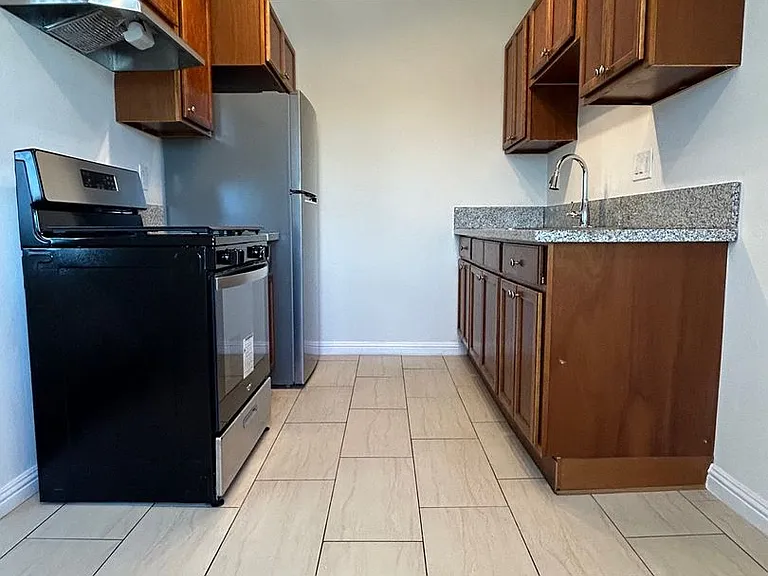 Figueroa Street Apartments — Photo 17