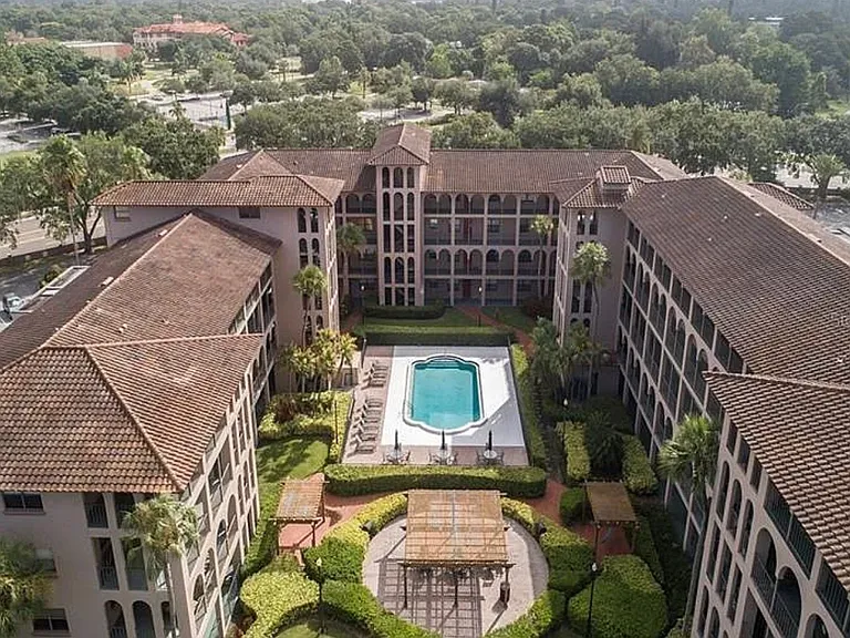 6150 Gulfport Blvd S #101 — Photo 4