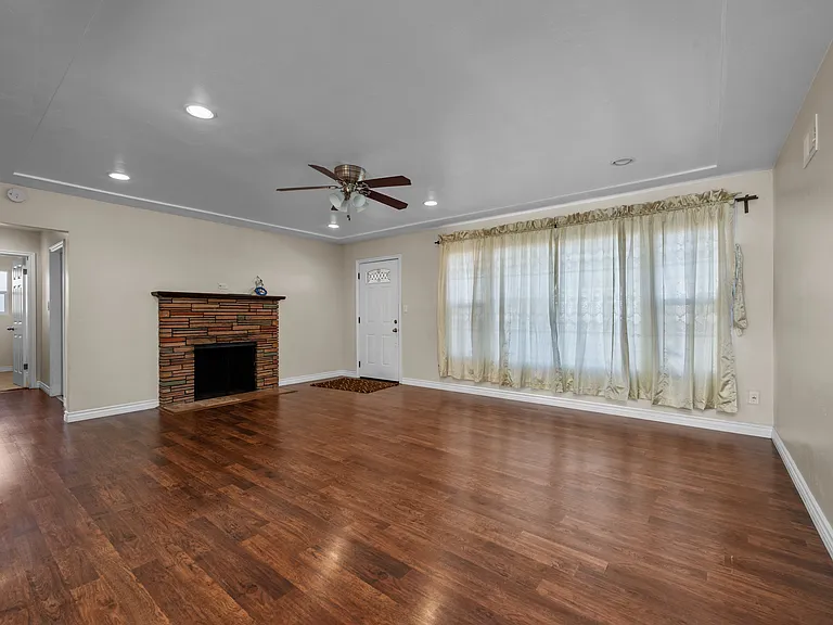 2260 Altadena Ave — Photo 6