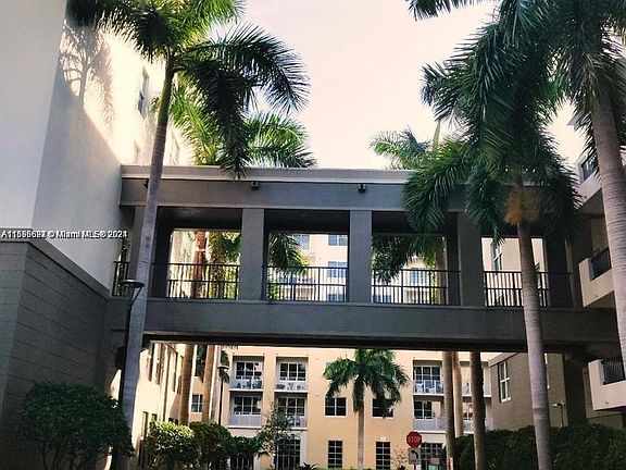 3rd image of 2401 NE 65th St APT 505