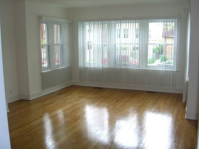 2nd image of 6208 N Claremont Ave #1