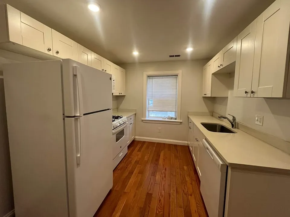 70 Bellingham St #1B
