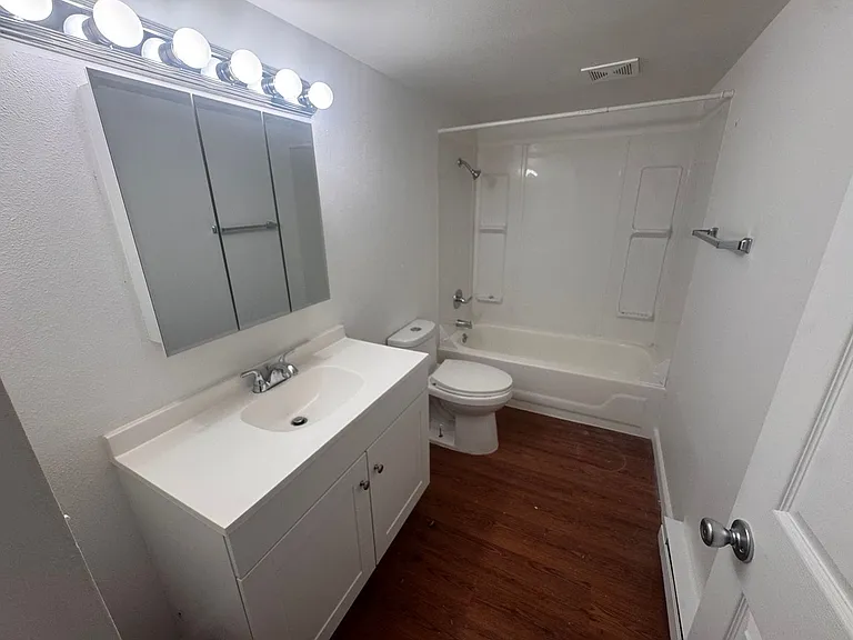 1204 West 8th — Photo 4