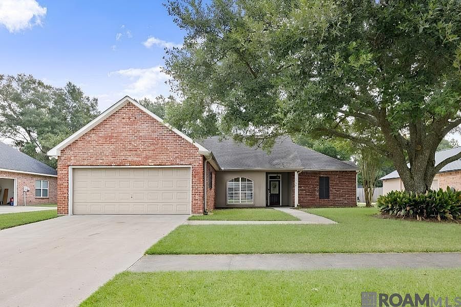 1st image of 17204 Fountainbleau Dr
