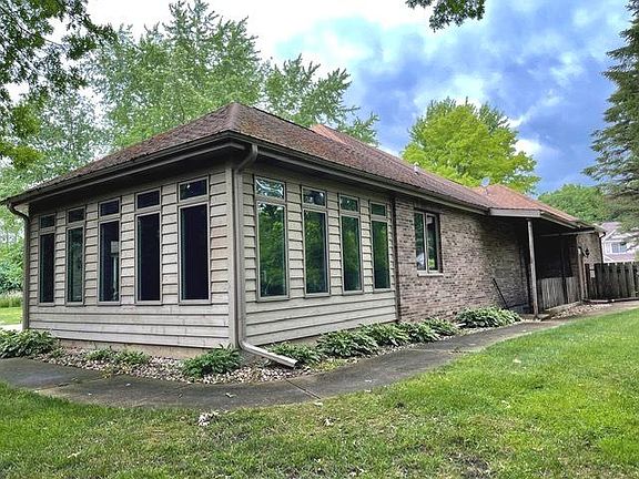 3rd image of 702 Wood Creek Dr