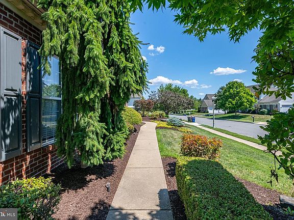 4th image of 8 Hidden Brook Way
