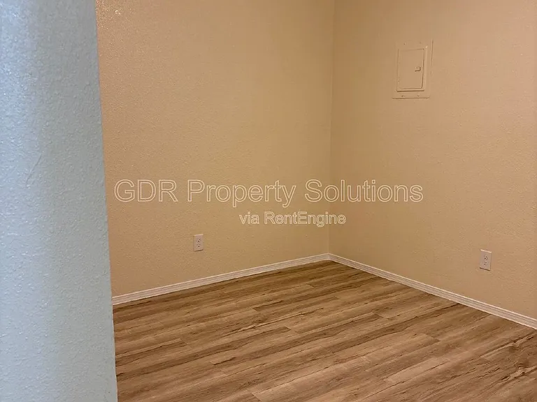 1116 Coal Ave SW #10 — Photo 3